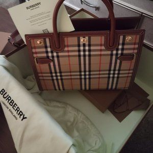 Burberry purse